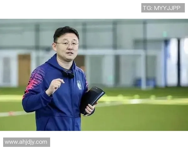 中国足球明星前锋的崛起与挑战：从青训到国际赛场的奋斗历程